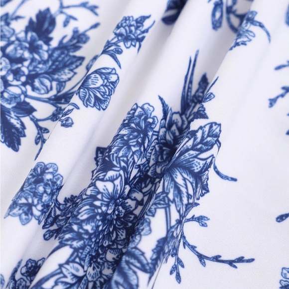 Berlook V Neck Backless One-Piece Swimsuit - Picture 7 of 9